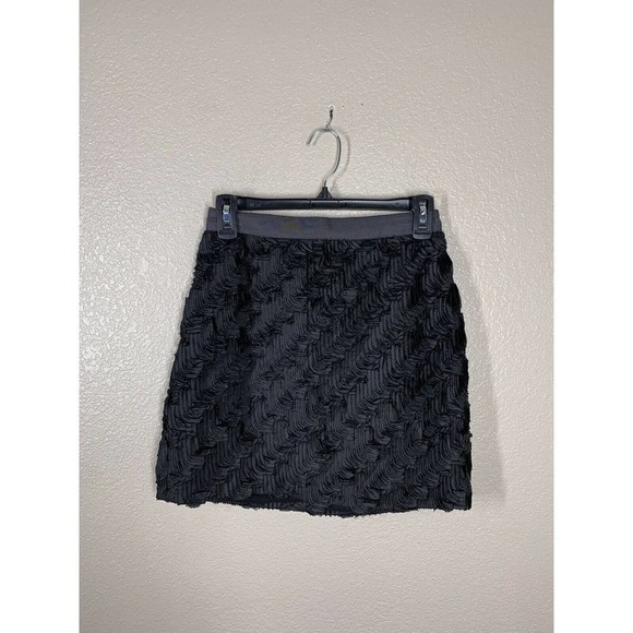Club Monaco 2 Black Textured Applique Mini Skirt - Picture 1 of 5